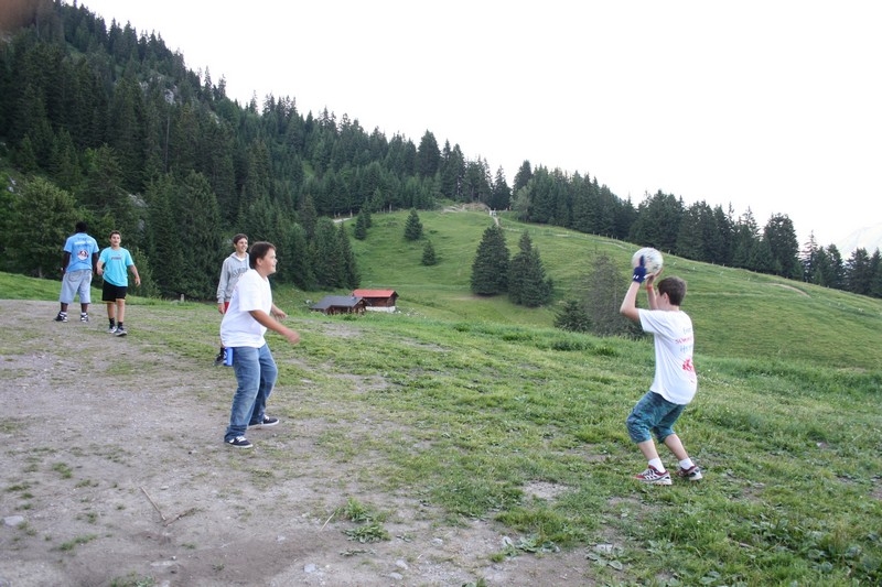 Village Camps International Summer Camp Leysin, Switzerland 2025-08-09 https://www.villagecamps.com/journals_admin/images/710-14-campfire (15).jpg